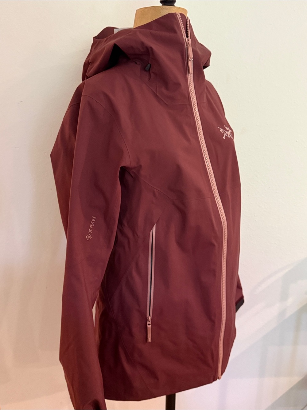 Arc'teryx sz XS Sentinel AR Burgundy Hooded Jacket like new condition - Picture 2 of 16